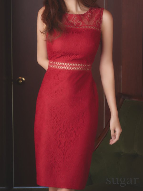 レッド　モデル：まりん　身長：164cm　着用サイズ：7号(Sサイズ)