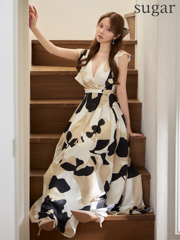 ブラックxホワイト　モデル：ゆめ　身長：160cm 　着用サイズ：7号(Sサイズ)