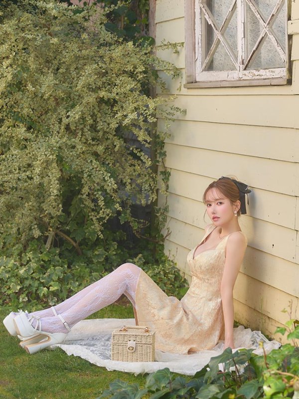 ベージュxゴールド モデル：ゆめ　身長：160cm　着用サイズ：7号(Sサイズ)