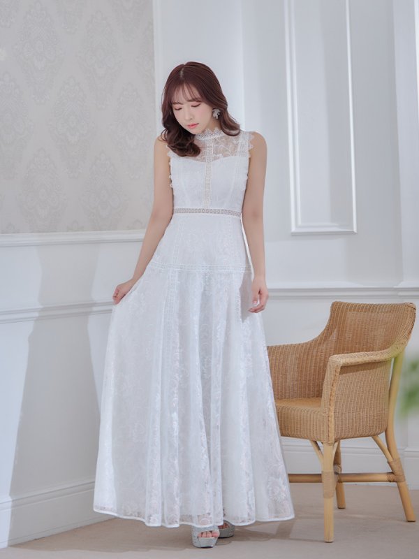 ホワイト モデル:三上悠亜 身長:159cm 着用サイズ:7号(Sサイズ)