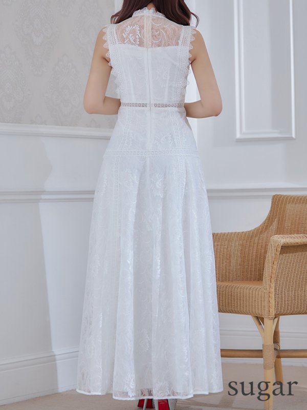 ホワイト モデル:三上悠亜 身長:159cm 着用サイズ:7号(Sサイズ)