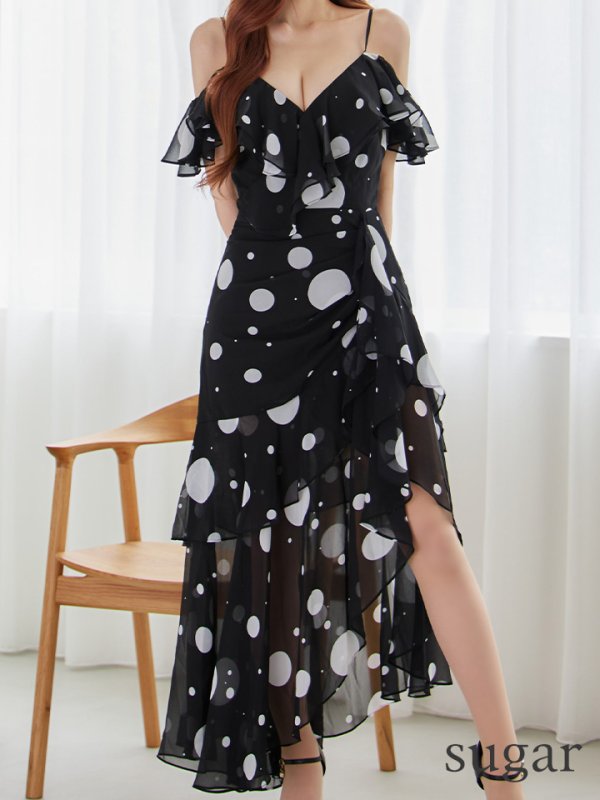 ブラックxホワイト　モデル：真優川咲　身長：158cm　着用サイズ：7号(Sサイズ)