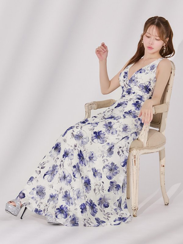 ホワイトxブルー モデル：ゆめ　身長：160cm　着用サイズ：7号(Sサイズ)