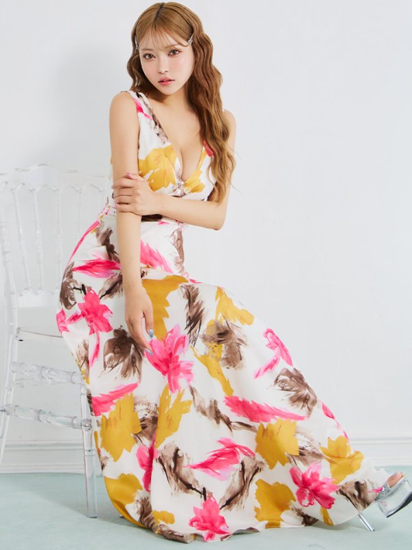 ホワイトxピンク モデル：如月れい　身長：156cm　着用サイズ：Sサイズ(7号)