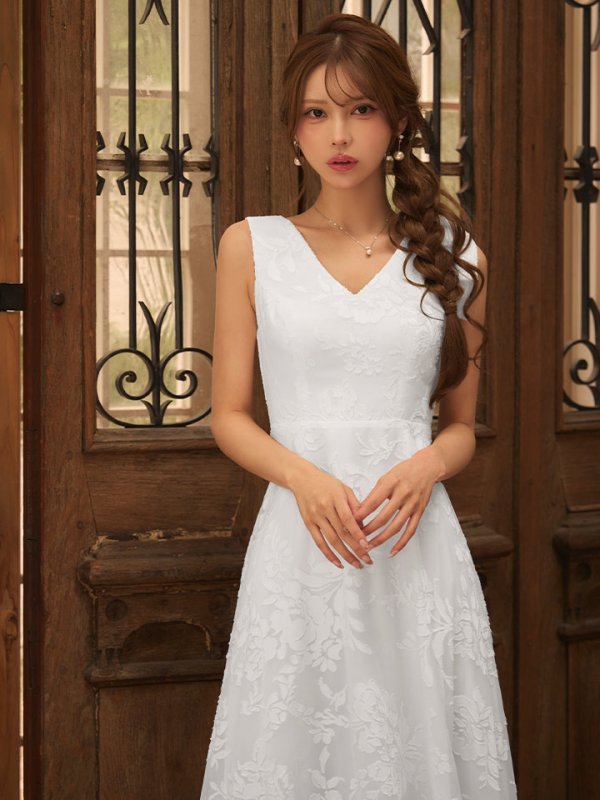 ホワイト　モデル：るりぴ　身長：165cm　着用サイズ：7号(Sサイズ)着用