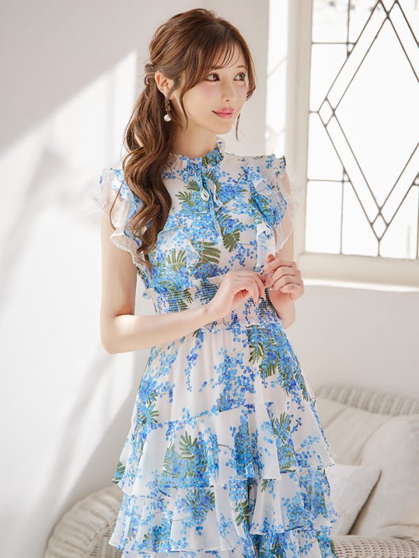 ホワイトxブルー モデル:桜伊みやこ 身長:168cm 着用サイズ:7号(Sサイズ)