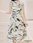 画像9: XS-Lサイズあり 【GINZA COUTURE/銀座クチュール】ニュアンス柄/ ペイント柄/ 肩リボン/ ノースリーブ/ 膝丈/ ミディアム丈/ フレア/ ワンピース/ キャバドレス[OF2] (9)