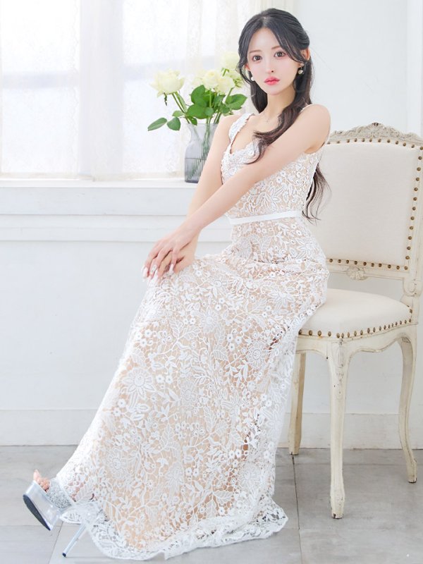 ベージュxホワイト モデル:カルア 身長:156cm 着用サイズ:7号(Sサイズ)