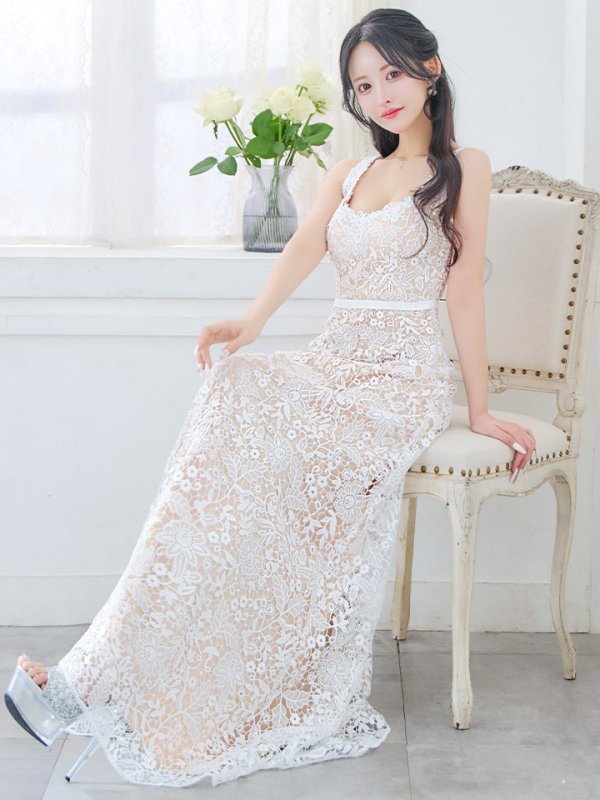 ベージュxホワイト モデル:カルア 身長:156cm 着用サイズ:7号(Sサイズ)