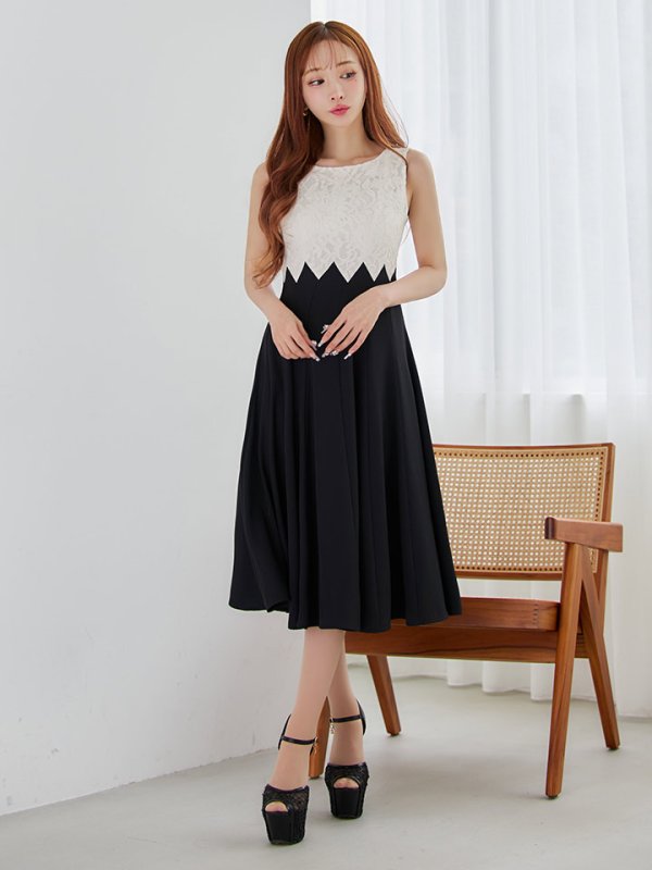 ホワイト×ブラック　モデル：真優川咲　身長：158cm　着用サイズ：7号(Sサイズ)