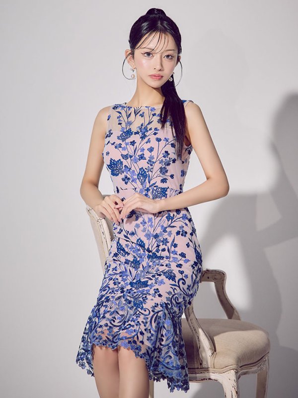 ブルー モデル:まおちゃる 身長:160cm 着用サイズ:7号(Sサイズ)