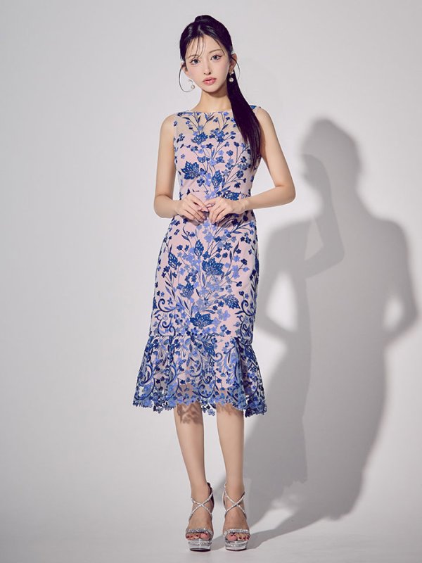 ブルー モデル:まおちゃる 身長:160cm 着用サイズ:7号(Sサイズ)