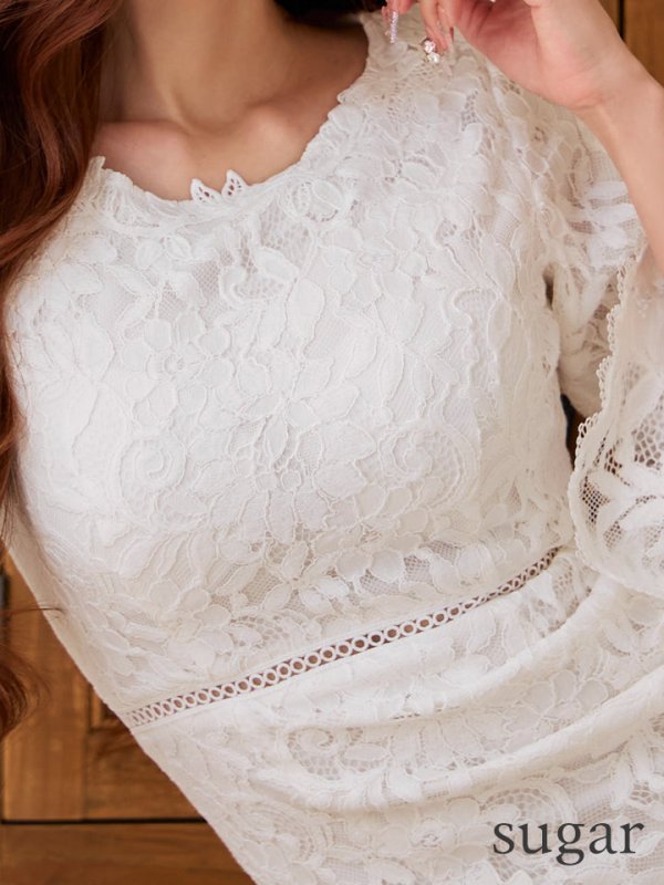 ホワイト　モデル：真優川咲　身長：158cm:Sサイズ