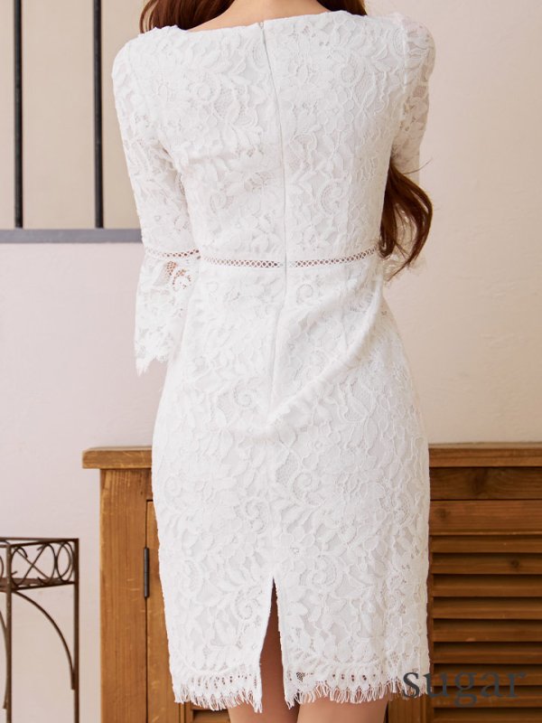 ホワイト　モデル：真優川咲　身長：158cm:Sサイズ