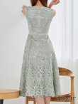 グリーン モデル:真優川咲 身長:158cm 着用サイズ:7号(Sサイズ)