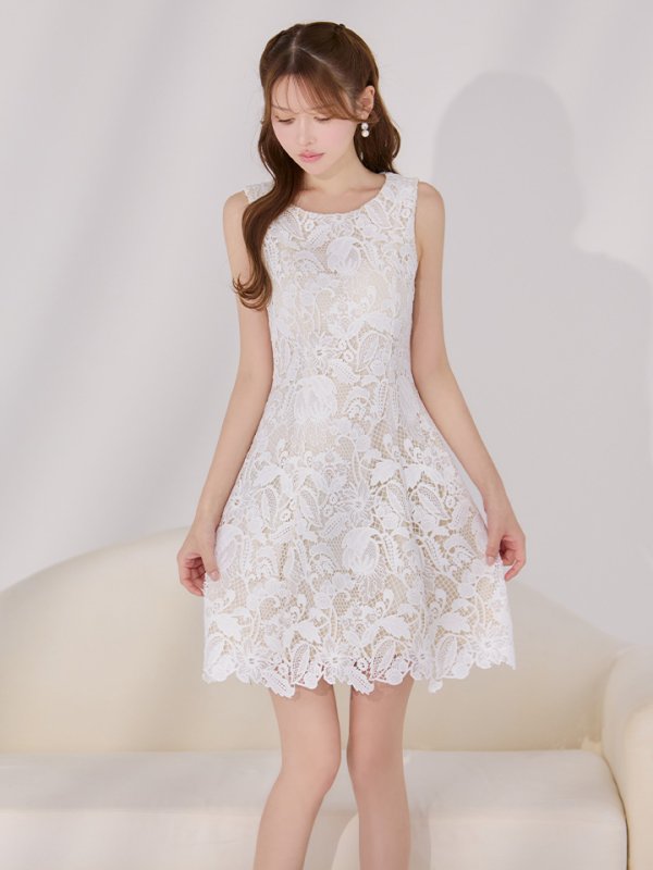 ホワイト モデル：ゆめ　身長：160cm 着用サイズ：7号(Sサイズ)