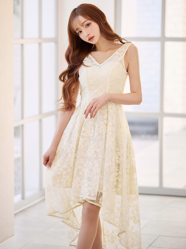 アイボリー　モデル：真優川咲　身長：158cm　着用サイズ：7号(Sサイズ)