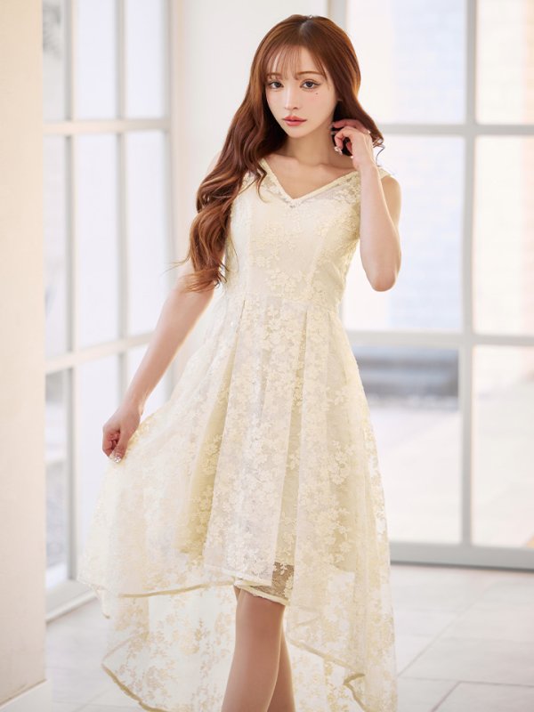 アイボリー　モデル：真優川咲　身長：158cm　着用サイズ：7号(Sサイズ)