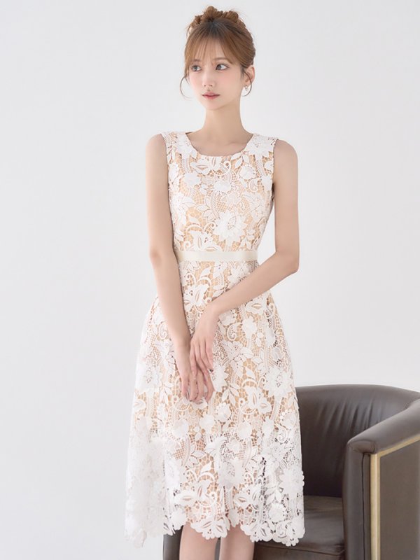 ホワイト モデル：あすか　身長：170cm　着用サイズ：Sサイズ