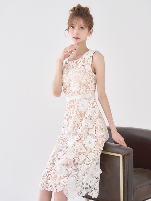 ホワイト モデル：あすか　身長：170cm　着用サイズ：Sサイズ