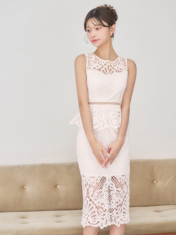 ホワイト　モデル：るりぴ　身長：165cm　着用サイズ：7号(Sサイズ)着用