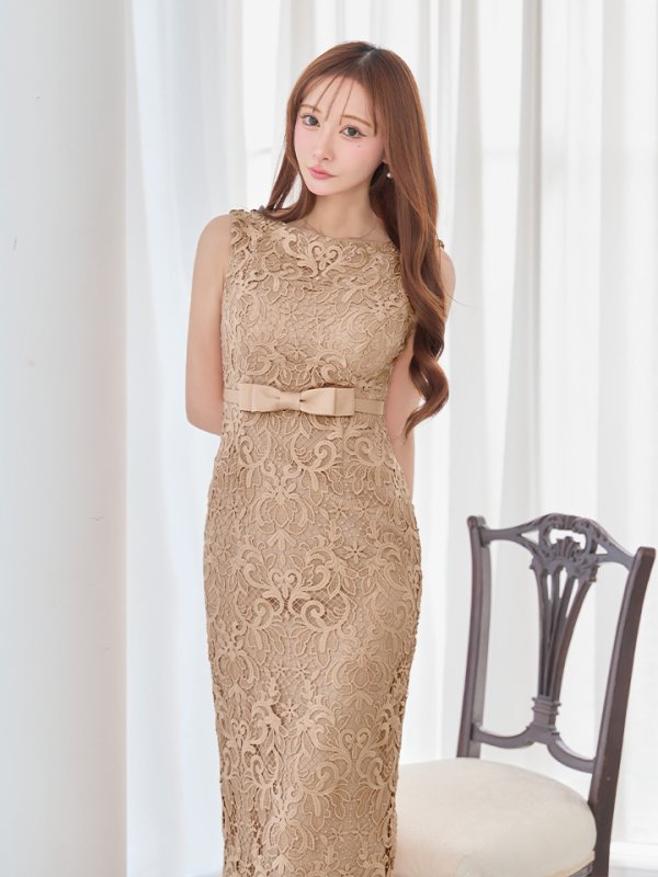 ベージュ　モデル：真優川咲　身長：158cm　着用サイズ：7号(Sサイズ)