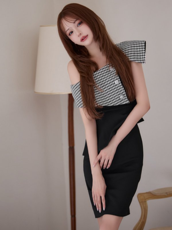 ブラック×ホワイト　モデル：れみれみ　身長：163cm　着用サイズ：7号(Sサイズ)