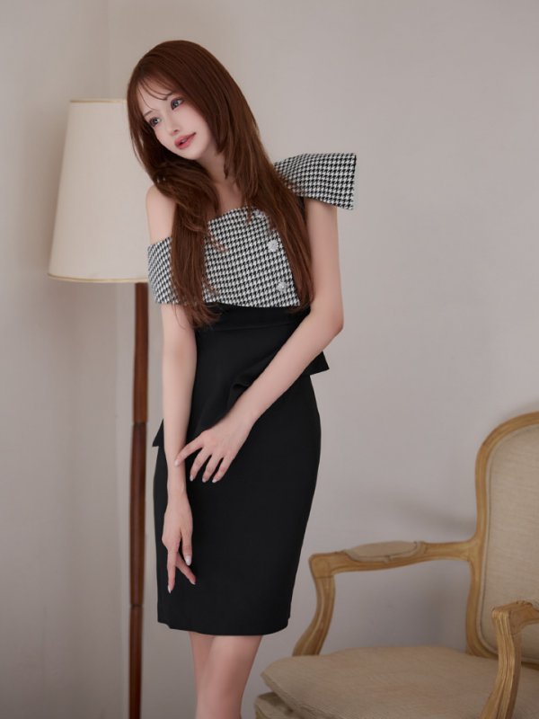 ブラック×ホワイト　モデル：れみれみ　身長：163cm　着用サイズ：7号(Sサイズ)