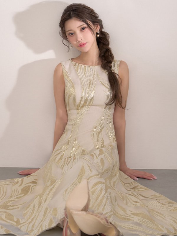 アイボリー　モデル：るりぴ　身長：165cm　着用サイズ：7号(Sサイズ)