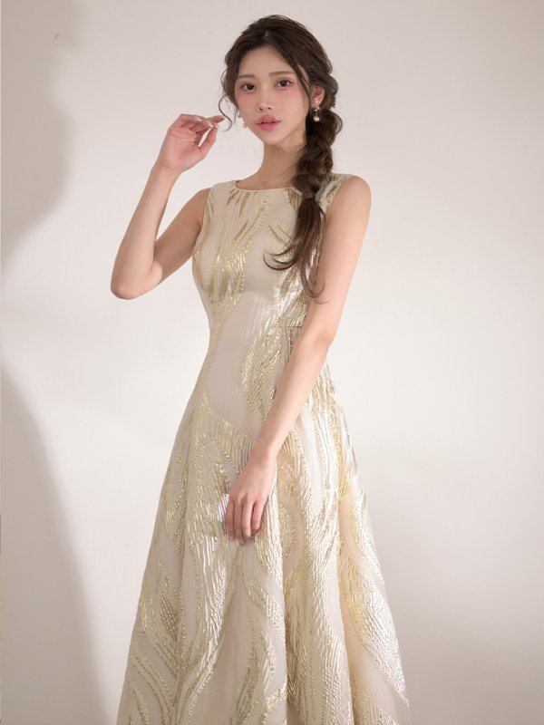 アイボリー　モデル：るりぴ　身長：165cm　着用サイズ：7号(Sサイズ)