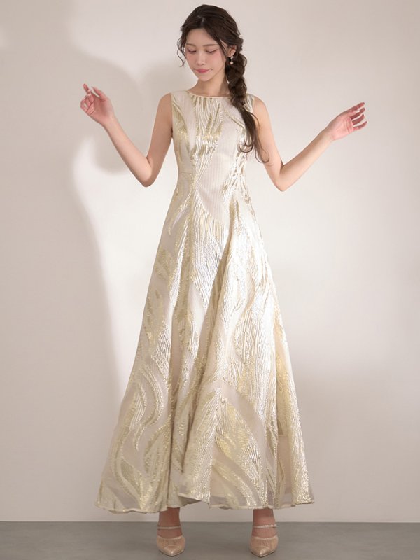 アイボリー　モデル：るりぴ　身長：165cm　着用サイズ：7号(Sサイズ)