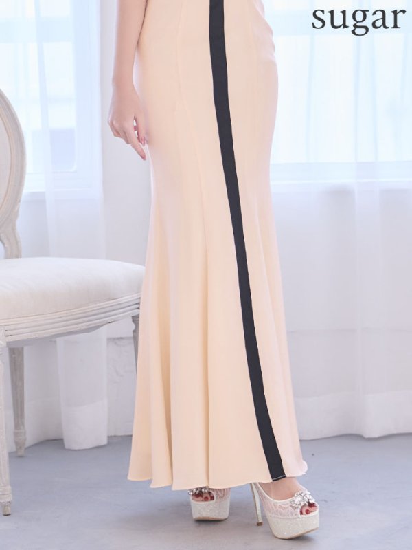 ブラックxアイボリー モデル：りな　身長：160cm　着用サイズ：Sサイズ