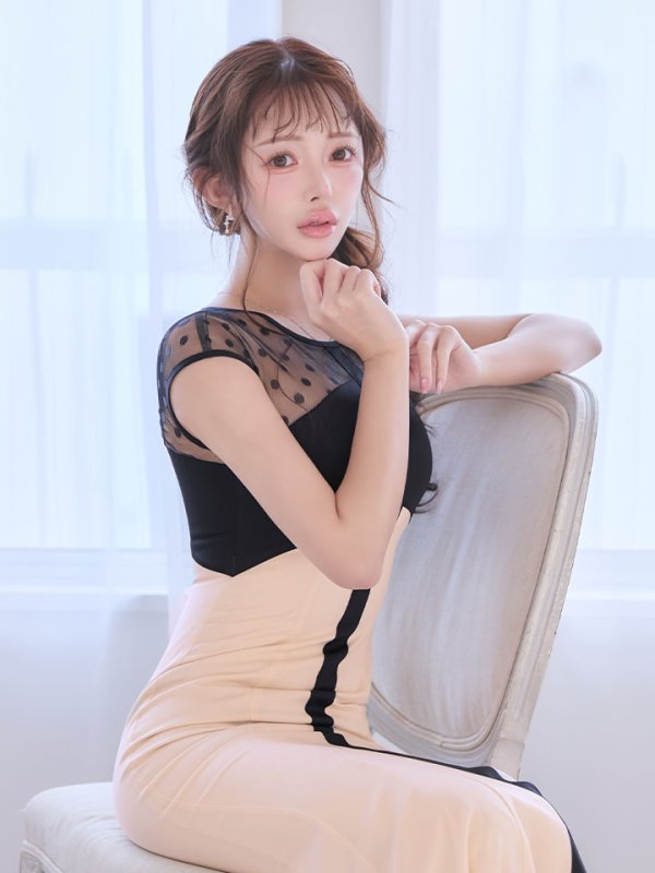 ブラックxアイボリー モデル：りな　身長：160cm　着用サイズ：Sサイズ