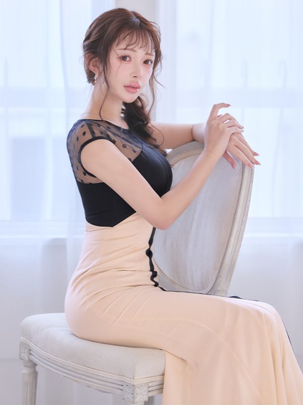 ブラックxアイボリー モデル：りな　身長：160cm　着用サイズ：Sサイズ