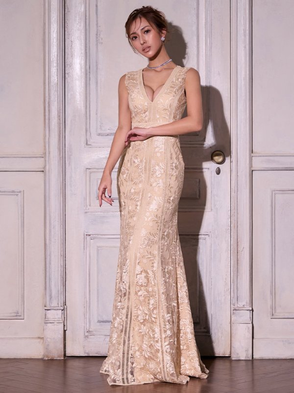 ベージュ　モデル：カレン　身長：165cm　着用サイズ：Sサイズ