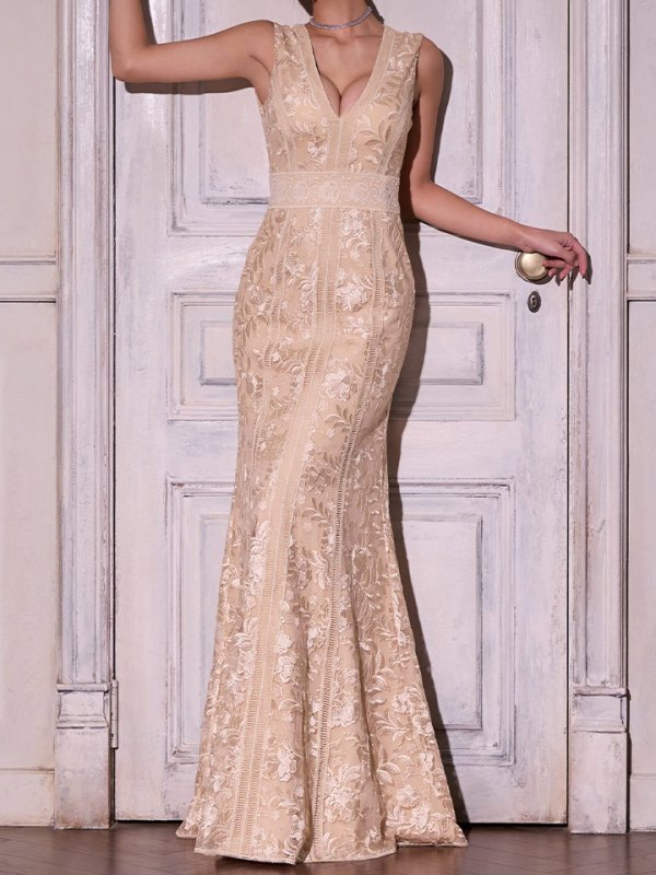 ベージュ　モデル：カレン　身長：165cm　着用サイズ：Sサイズ