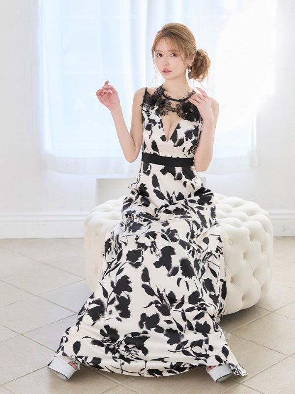 ブラックxホワイト　モデル：ゆめ　身長：160cm　着用サイズ：7号(Sサイズ)