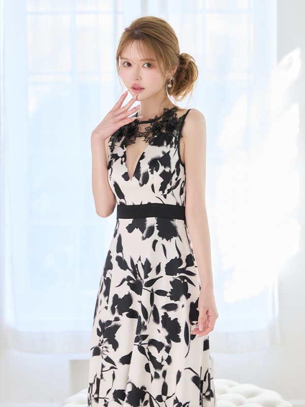 ブラックxホワイト　モデル：ゆめ　身長：160cm　着用サイズ：7号(Sサイズ)