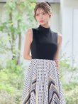 ブラックxホワイト　モデル：るりぴ　身長：165cm　着用サイズ：7号(Sサイズ)着用