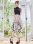 ブラックxホワイト　モデル：るりぴ　身長：165cm　着用サイズ：7号(Sサイズ)着用