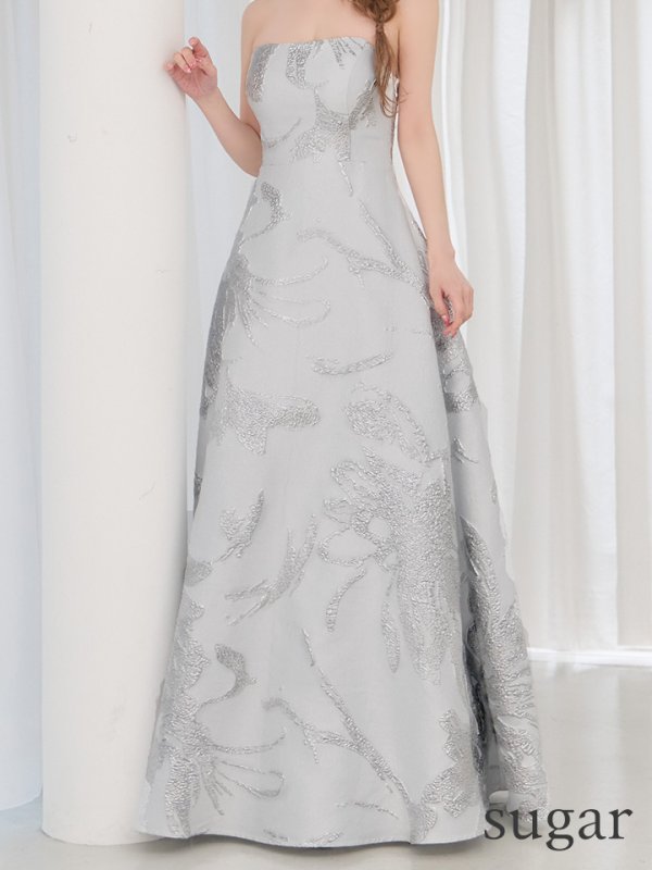 ホワイトxシルバー モデル：ゆめ　身長：160cm　着用サイズ：7号(Sサイズ)