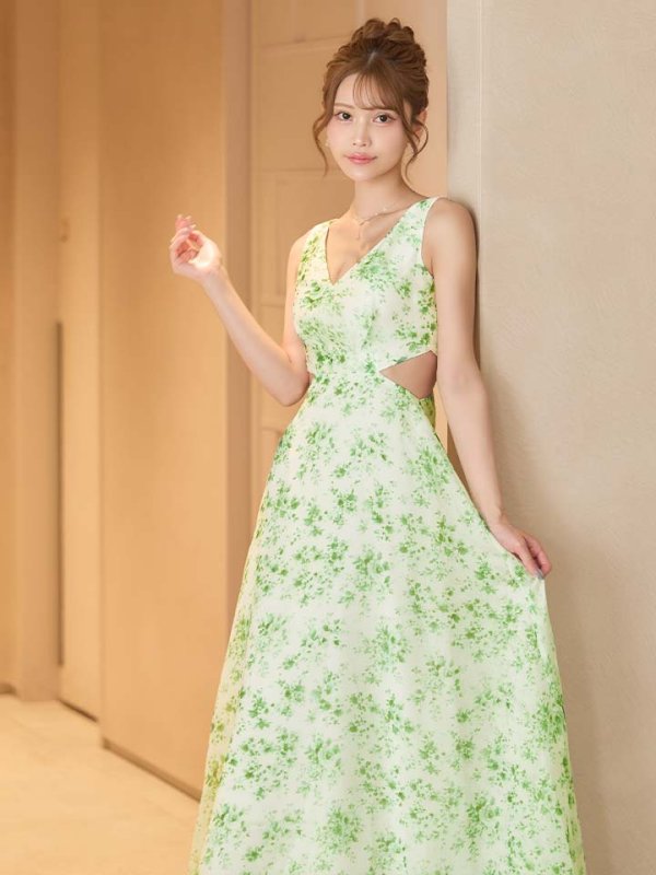 ホワイトxグリーン　モデル：るりぴ　身長：165cm　着用サイズ：7号(Sサイズ)