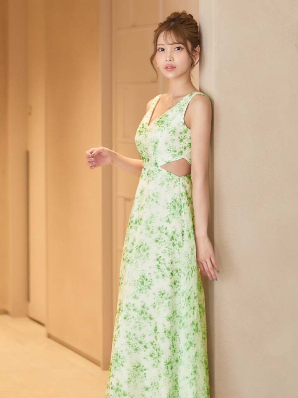 ホワイトxグリーン　モデル：るりぴ　身長：165cm　着用サイズ：7号(Sサイズ)