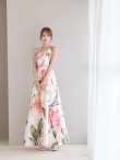 ホワイトxピンク　モデル：るりぴ　身長：165cm　着用サイズ：7号(Sサイズ)