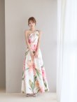 ホワイトxピンク　モデル：るりぴ　身長：165cm　着用サイズ：7号(Sサイズ)
