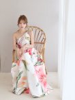 ホワイトxピンク　モデル：るりぴ　身長：165cm　着用サイズ：7号(Sサイズ)