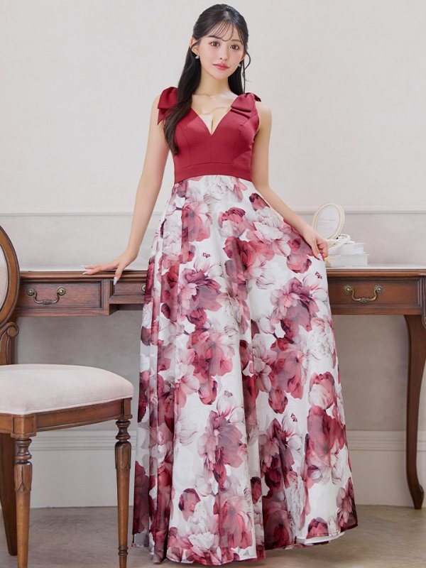 ワインレッドxホワイト モデル:カルア 身長:156cm 着用サイズ:7号(Sサイズ)