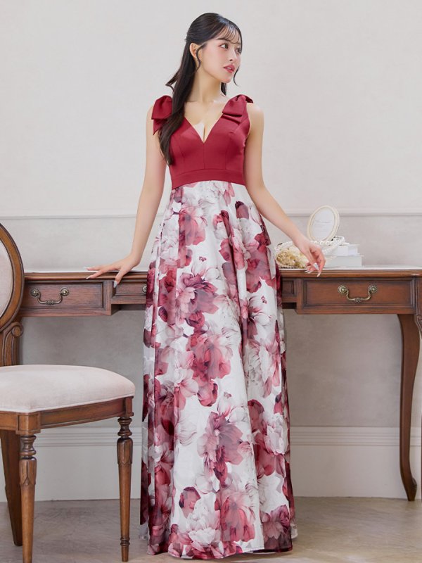 ワインレッドxホワイト モデル:カルア 身長:156cm 着用サイズ:7号(Sサイズ)