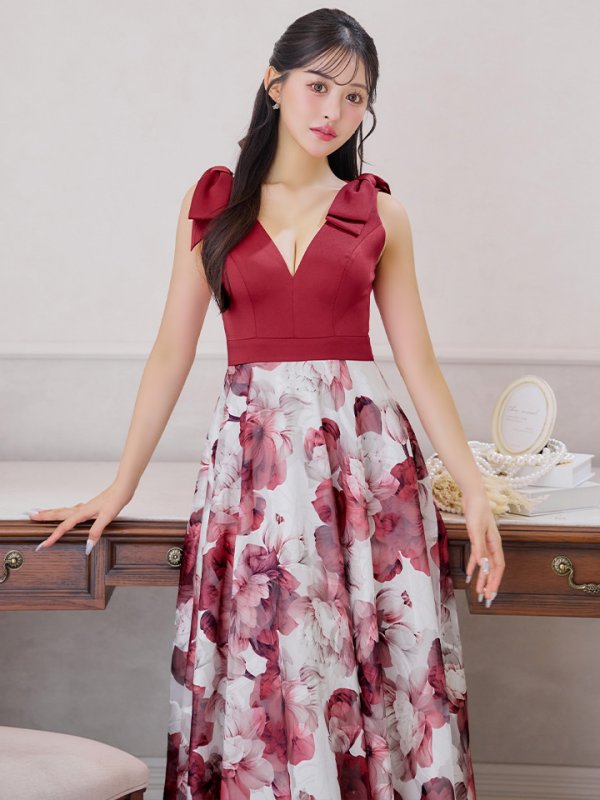 ワインレッドxホワイト モデル:カルア 身長:156cm 着用サイズ:7号(Sサイズ)