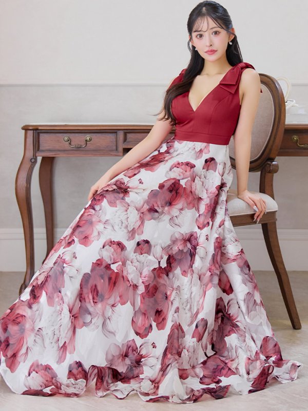 ワインレッドxホワイト モデル:カルア 身長:156cm 着用サイズ:7号(Sサイズ)